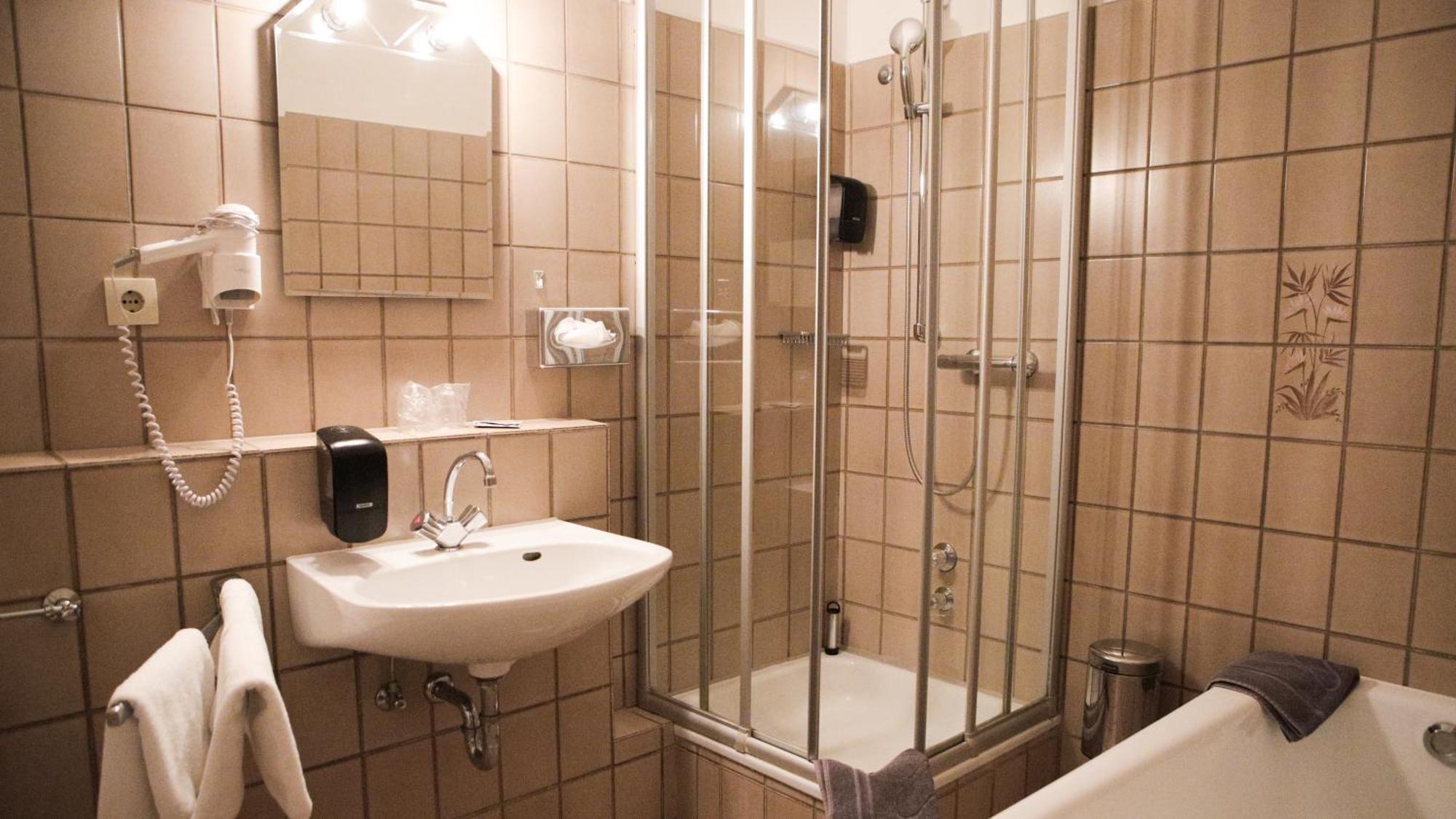 Garni Hotel Hof Zum 阿豪斯 外观 照片