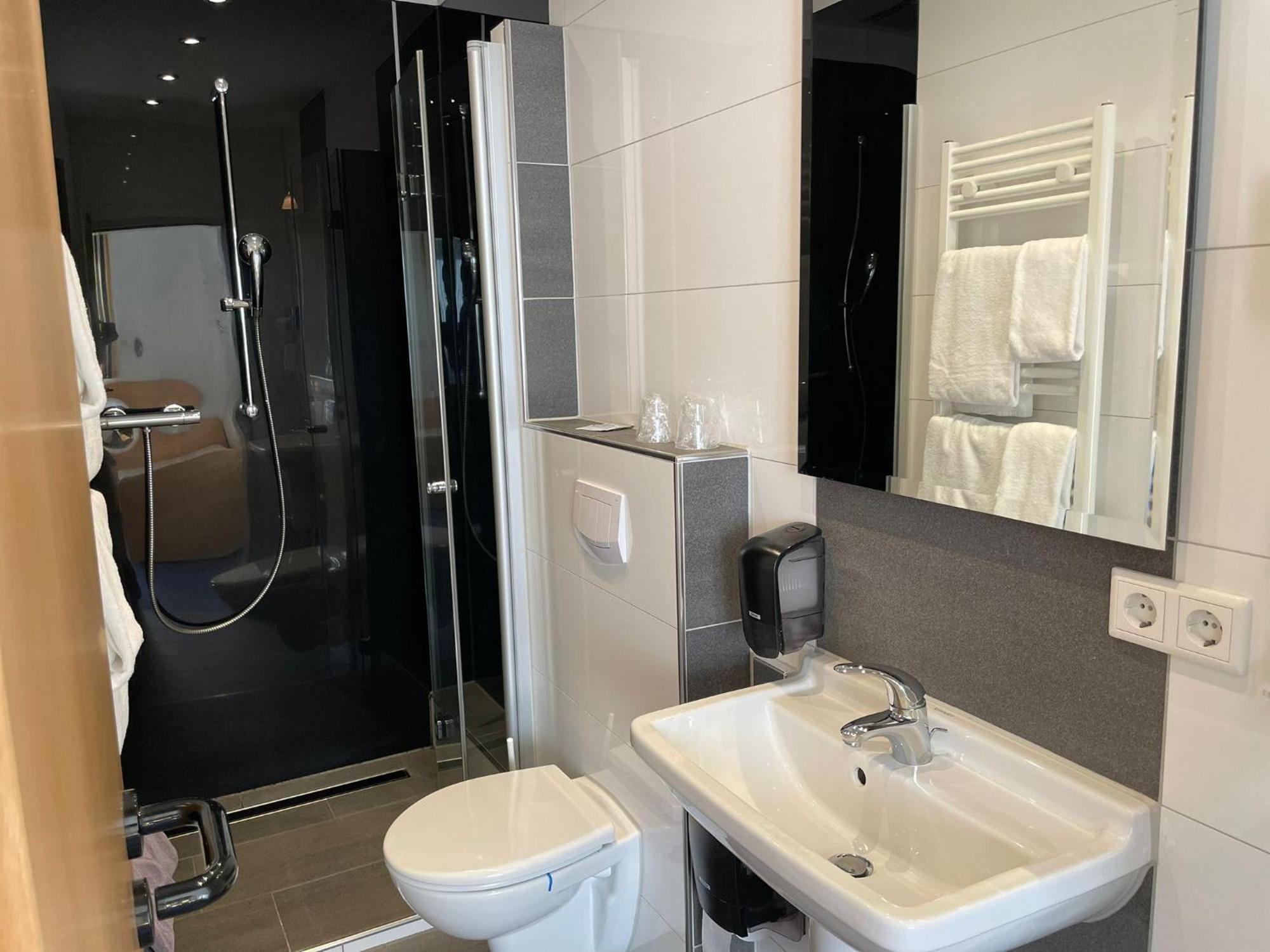 Garni Hotel Hof Zum 阿豪斯 外观 照片