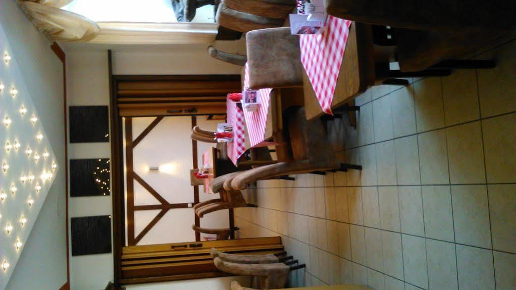 Garni Hotel Hof Zum 阿豪斯 外观 照片